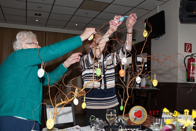 20150322 frans versteden fotografie - tilburginbeeld FRVE0772.jpg - eet met je hart lunch en creatieve workshop paastakken maken